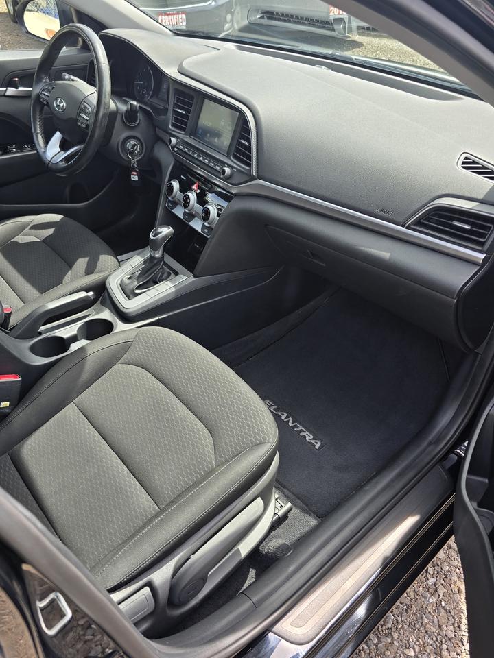 2020 Hyundai Elantra SEL Photo
