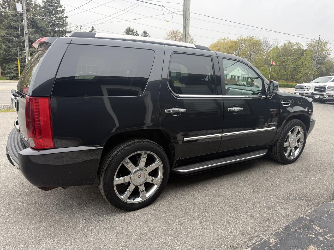 2011 Cadillac Escalade LUXURY Photo
