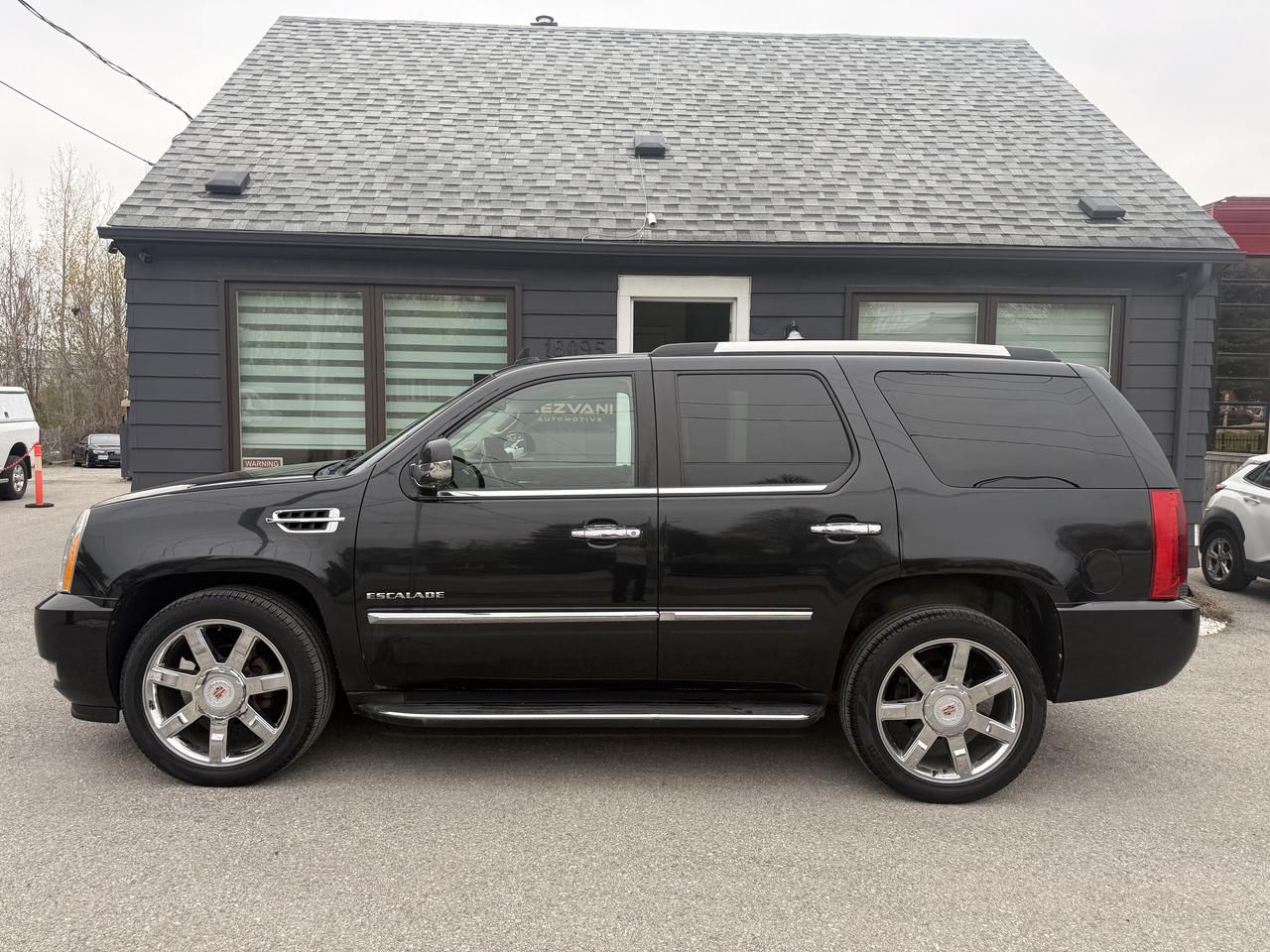 2011 Cadillac Escalade LUXURY Photo