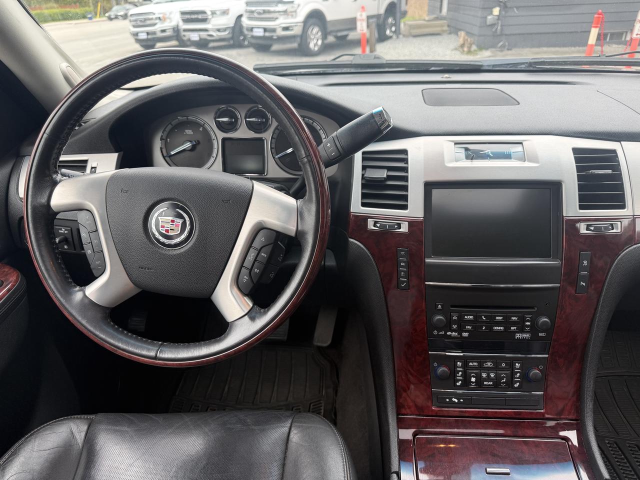 2011 Cadillac Escalade LUXURY Photo