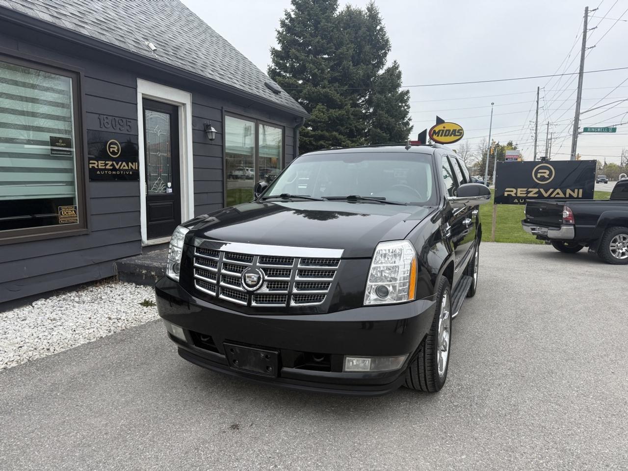2011 Cadillac Escalade LUXURY Photo