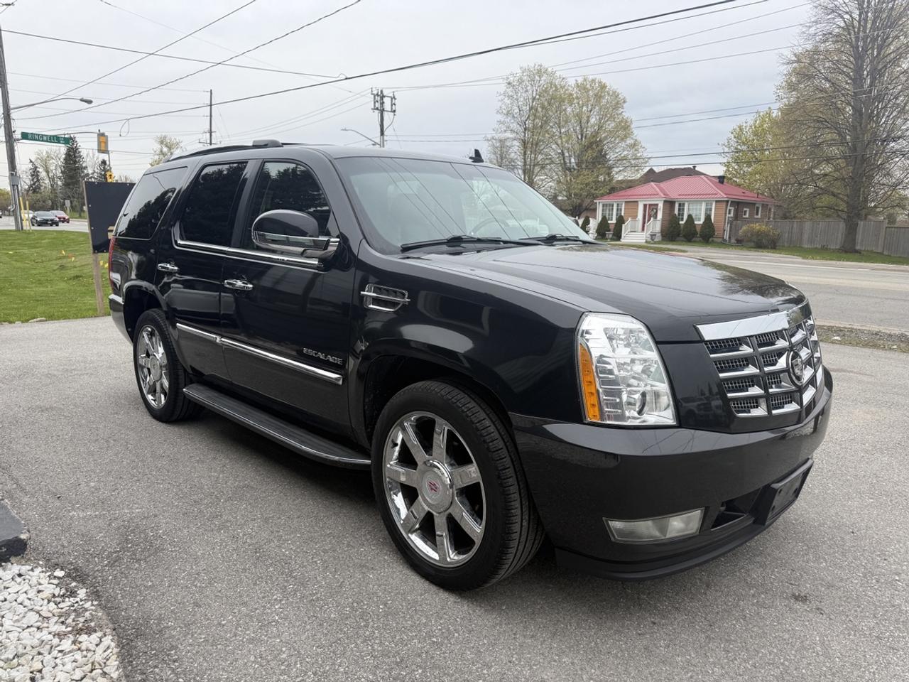 2011 Cadillac Escalade LUXURY Photo