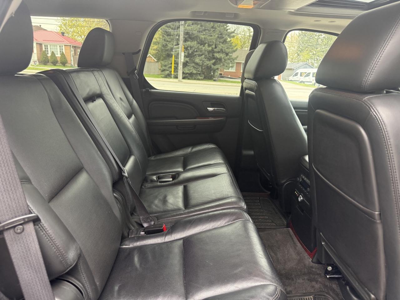 2011 Cadillac Escalade LUXURY Photo