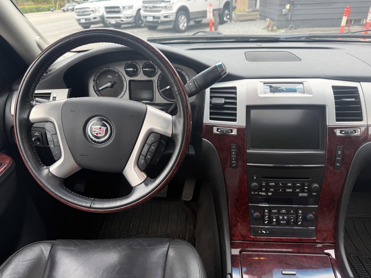 2011 Cadillac Escalade LUXURY Photo