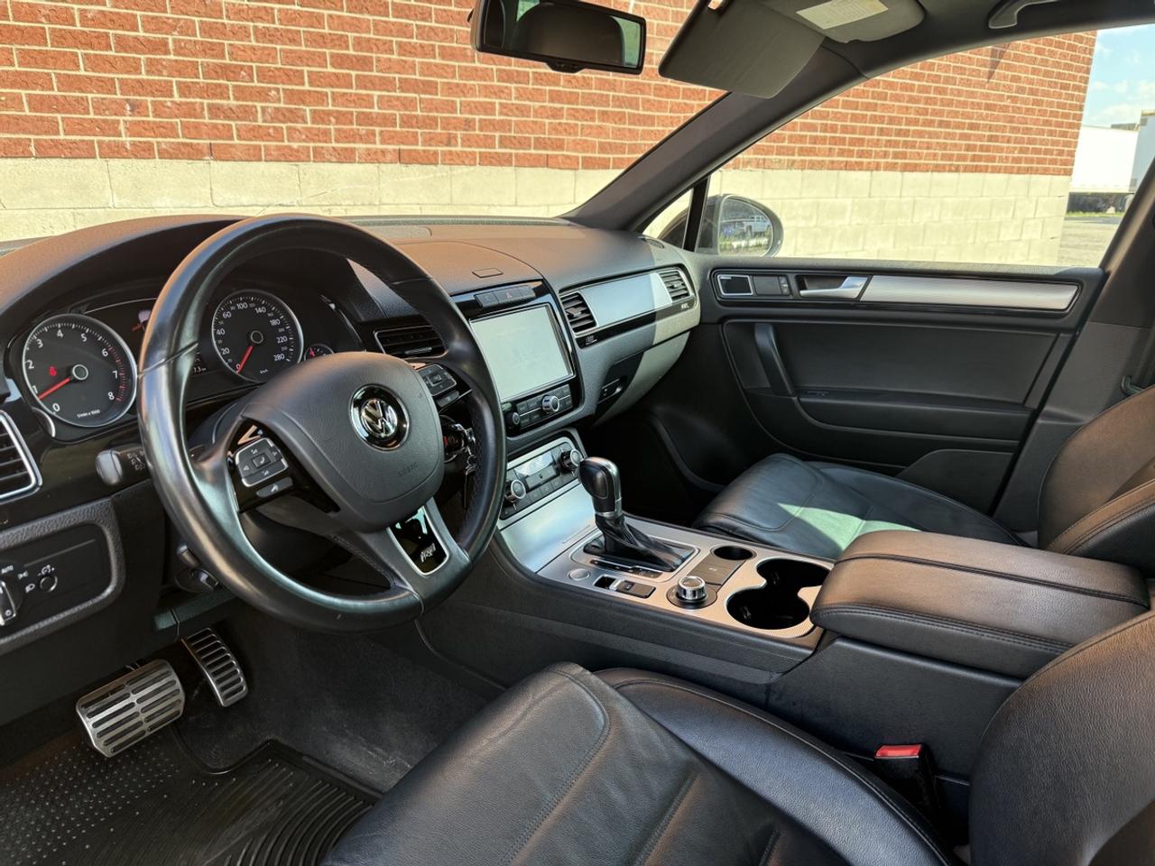 2014 Volkswagen Touareg Execline| R-Line Pkg| Panaroof| DynaAudio| Vw Serv Photo