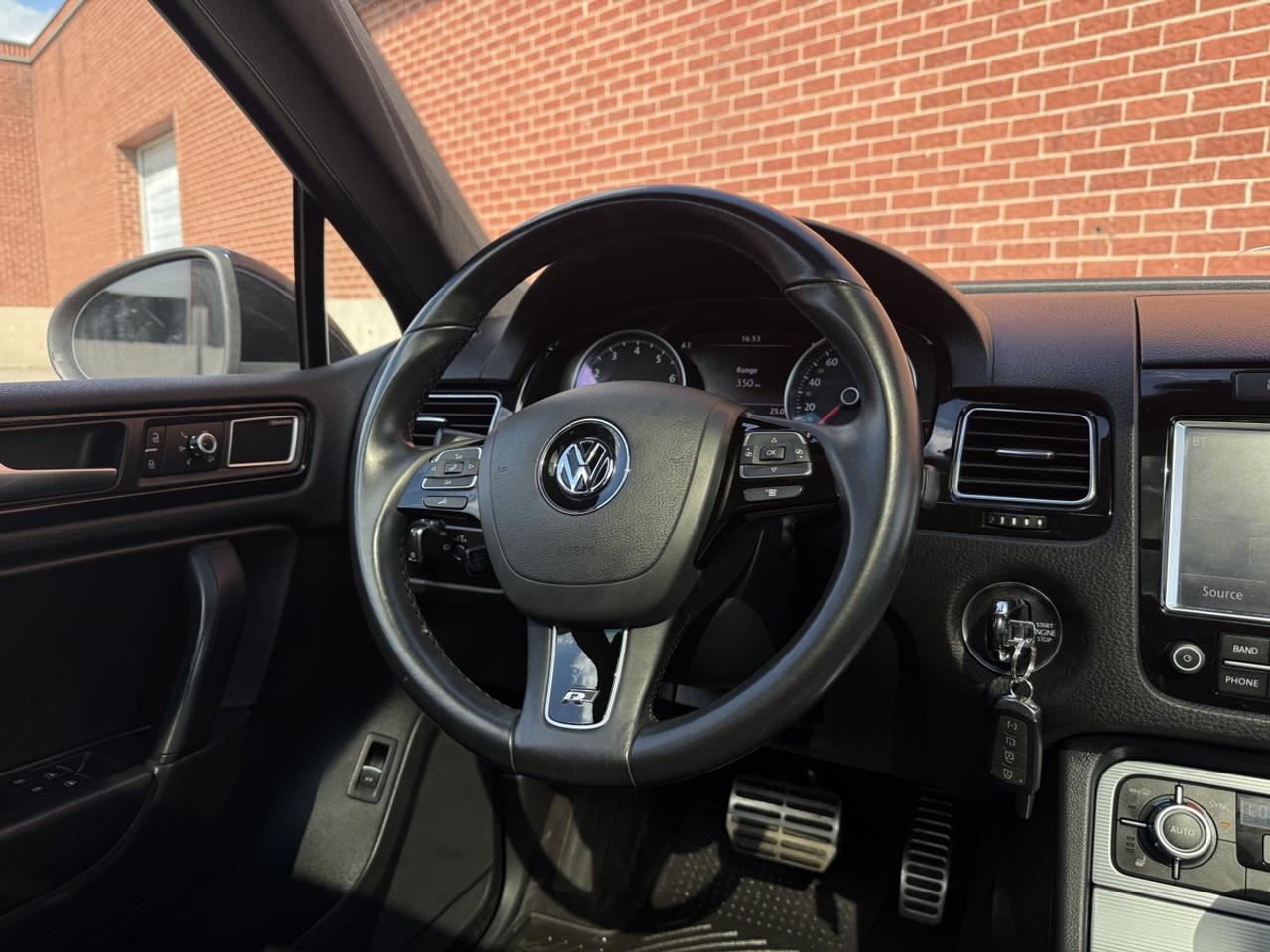 2014 Volkswagen Touareg Execline| R-Line Pkg| Panaroof| DynaAudio| Vw Serv Photo