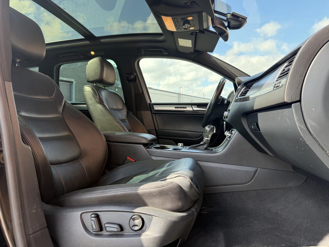 2014 Volkswagen Touareg Execline| R-Line Pkg| Panaroof| DynaAudio| Vw Serv Photo