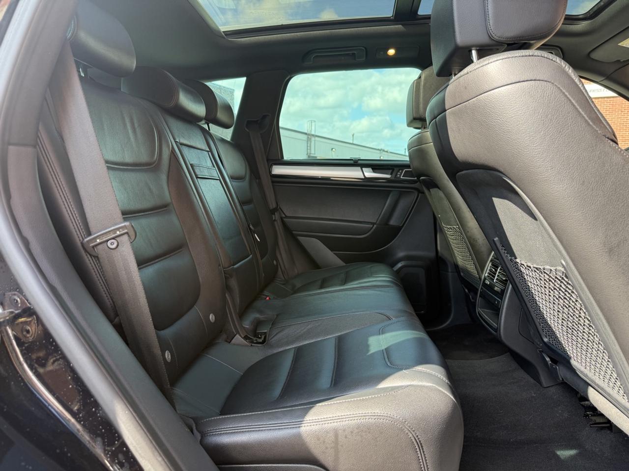 2014 Volkswagen Touareg Execline| R-Line Pkg| Panaroof| DynaAudio| Vw Serv Photo