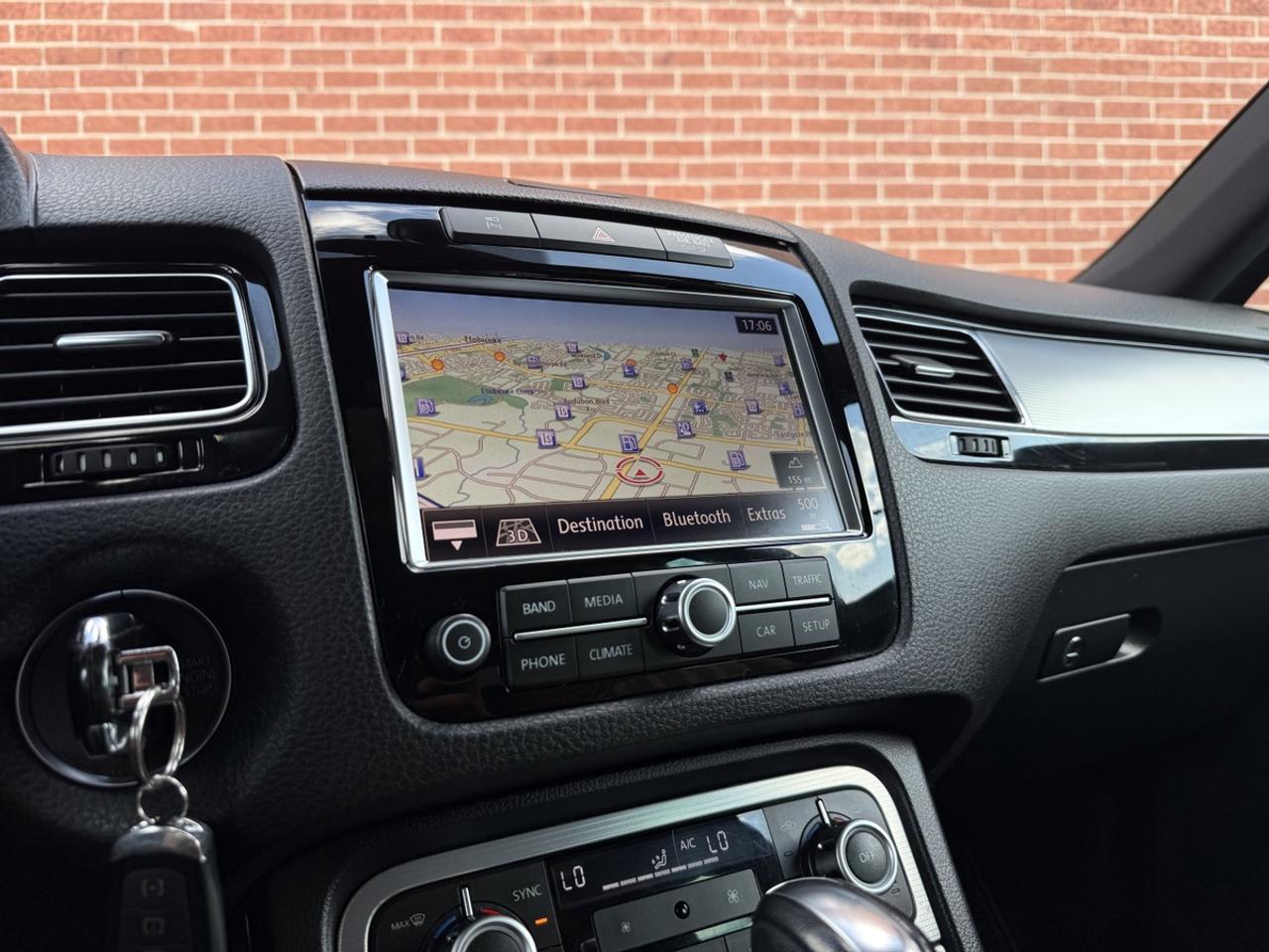 2014 Volkswagen Touareg Execline| R-Line Pkg| Panaroof| DynaAudio| Vw Serv Photo