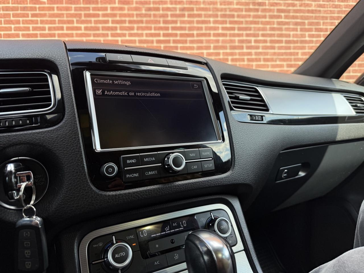 2014 Volkswagen Touareg Execline| R-Line Pkg| Panaroof| DynaAudio| Vw Serv Photo