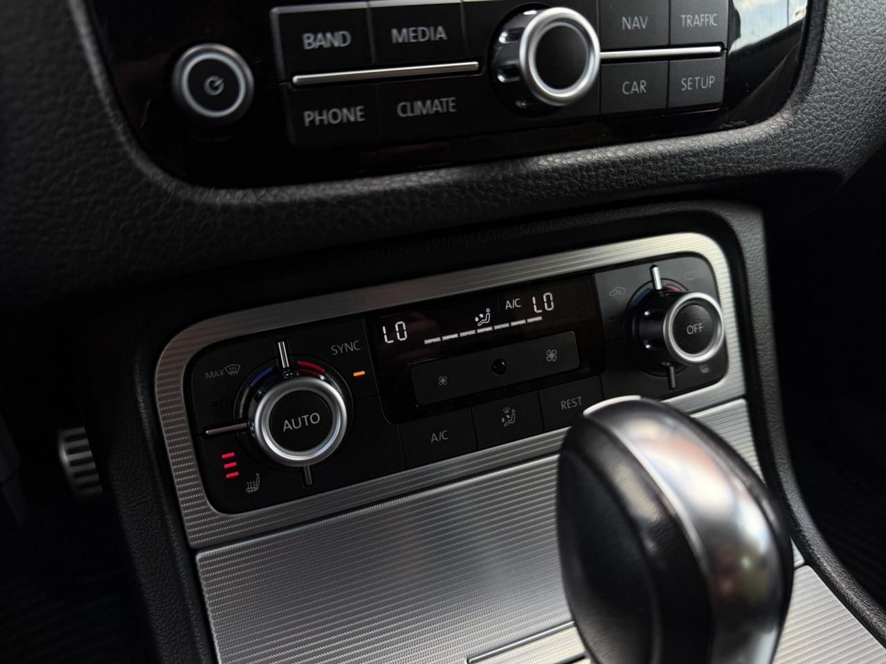 2014 Volkswagen Touareg Execline| R-Line Pkg| Panaroof| DynaAudio| Vw Serv Photo