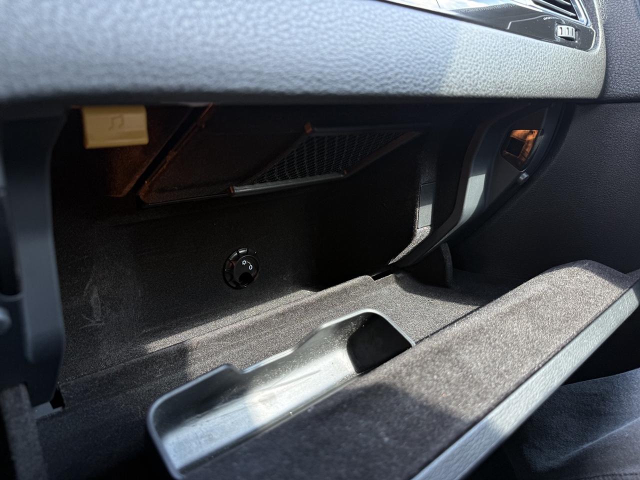2014 Volkswagen Touareg Execline| R-Line Pkg| Panaroof| DynaAudio| Vw Serv Photo