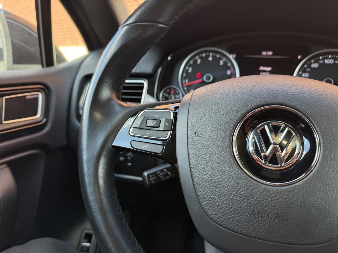 2014 Volkswagen Touareg Execline| R-Line Pkg| Panaroof| DynaAudio| Vw Serv Photo