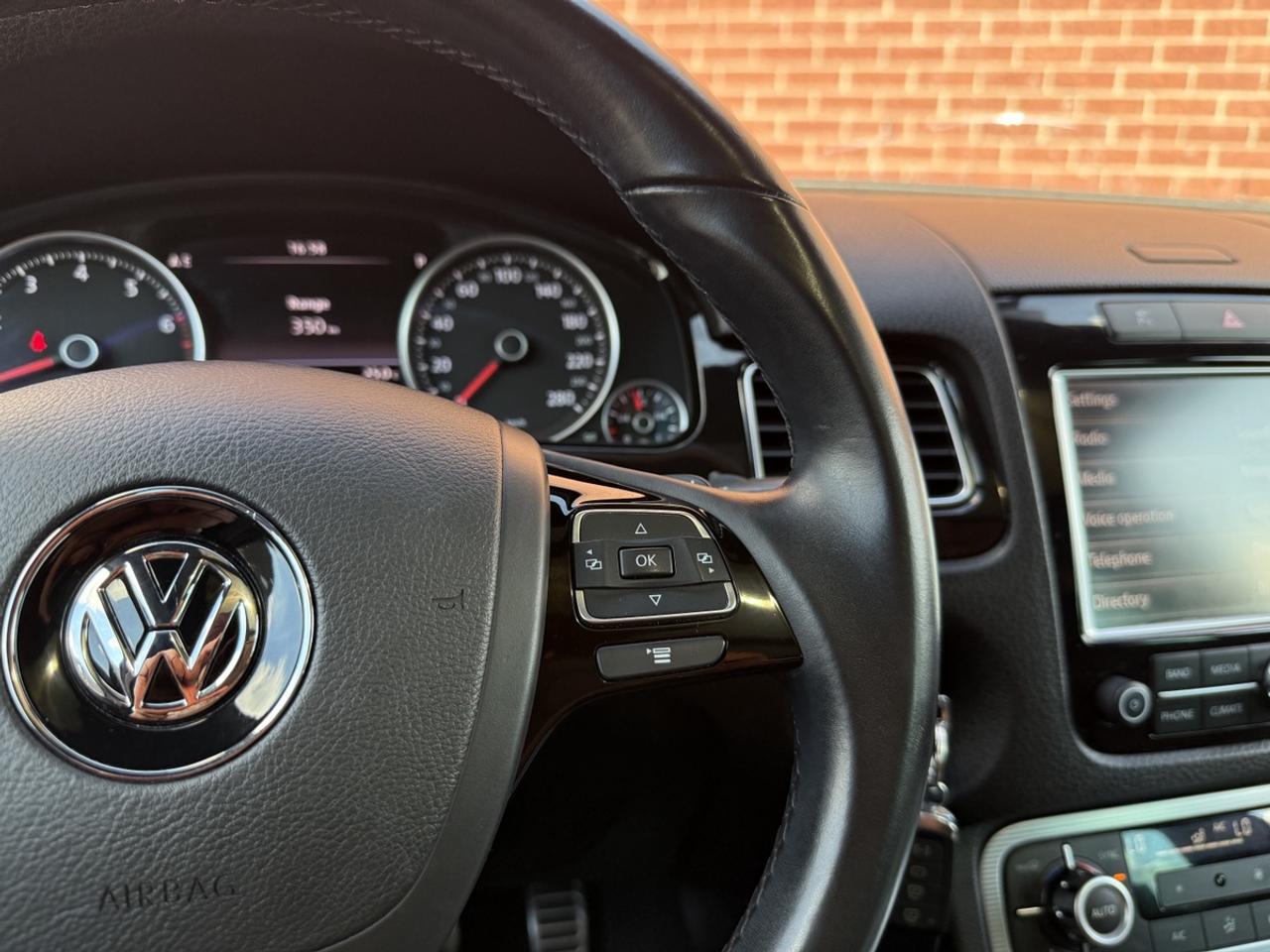 2014 Volkswagen Touareg Execline| R-Line Pkg| Panaroof| DynaAudio| Vw Serv Photo