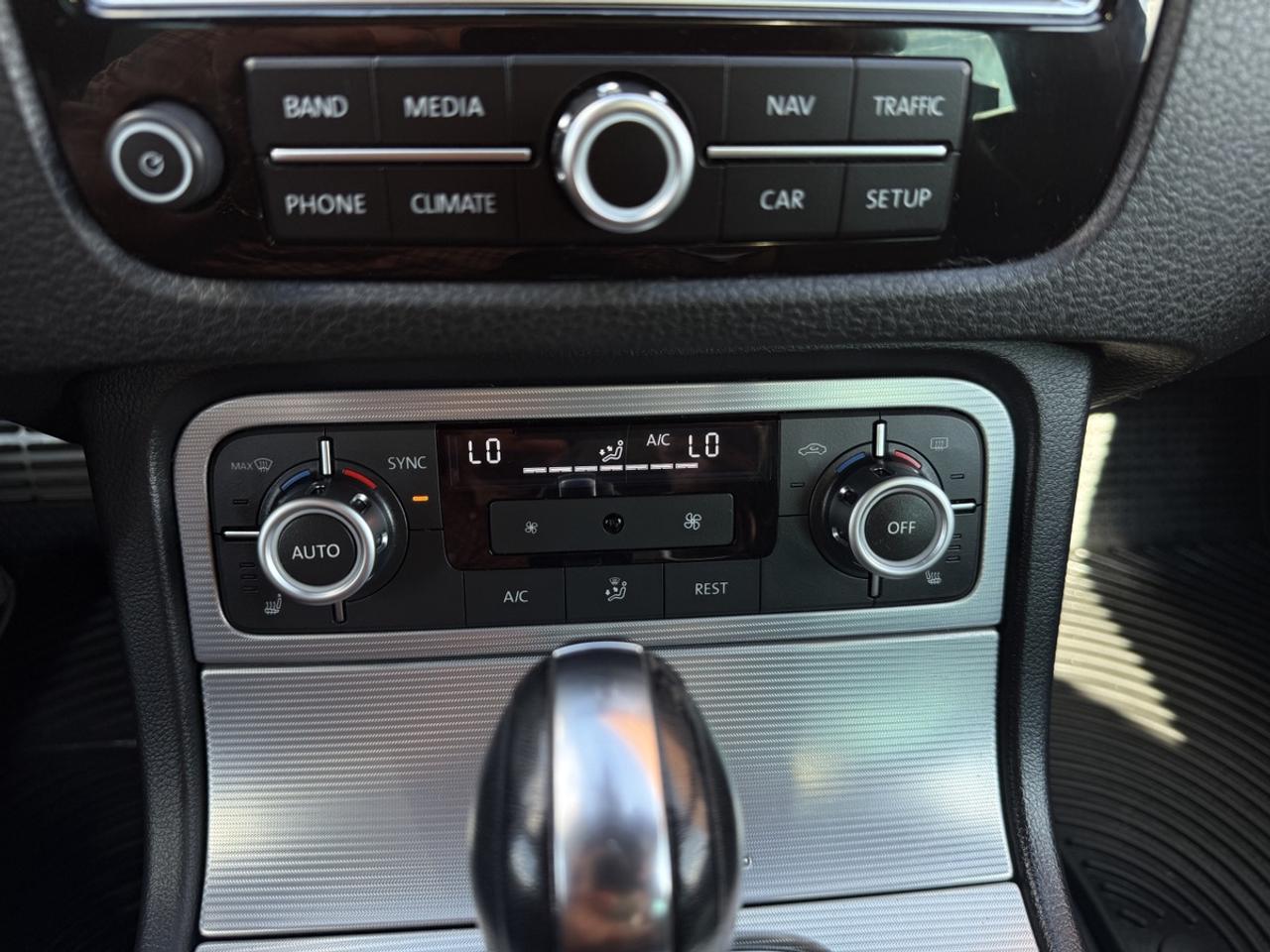2014 Volkswagen Touareg Execline| R-Line Pkg| Panaroof| DynaAudio| Vw Serv Photo
