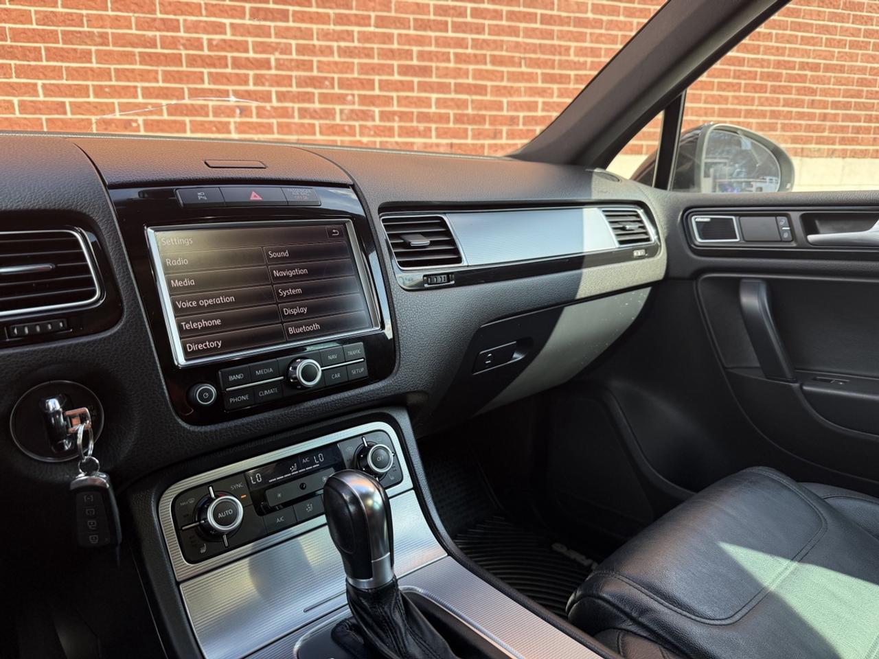 2014 Volkswagen Touareg Execline| R-Line Pkg| Panaroof| DynaAudio| Vw Serv Photo