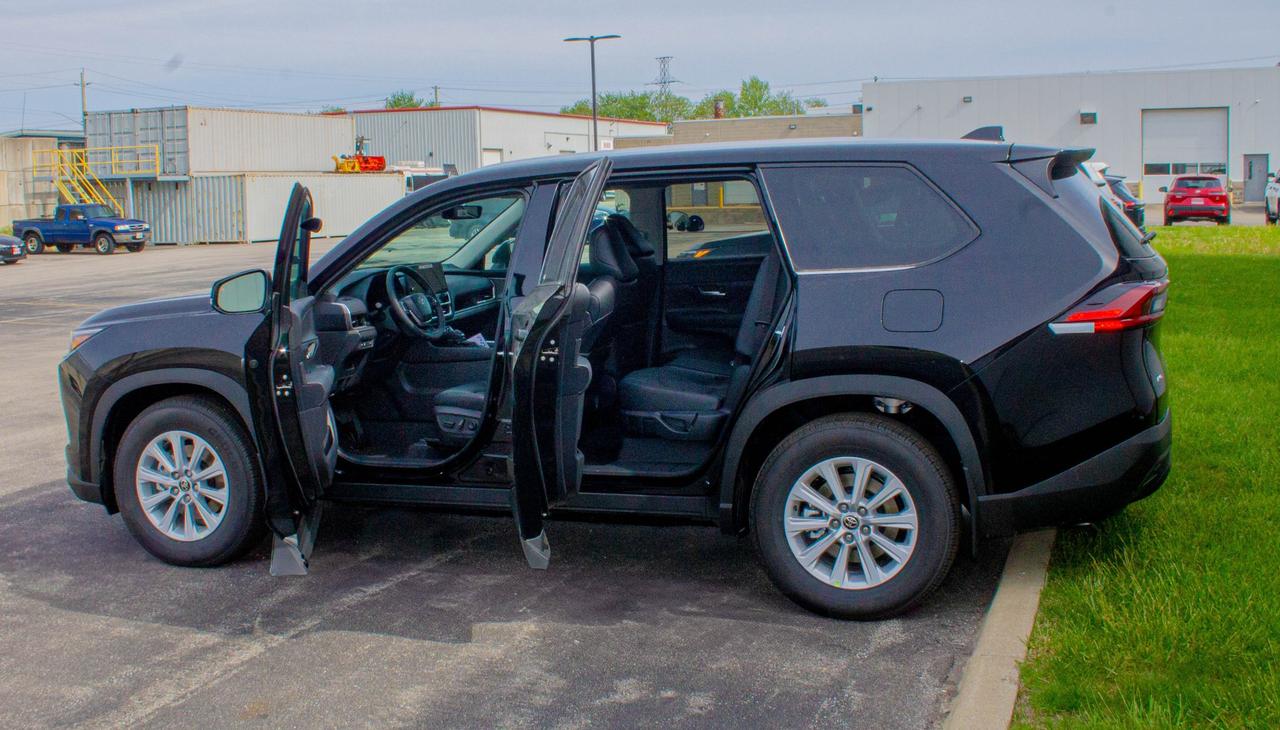 2026 Toyota Grand Highlander XLE 4dr All-Wheel Drive Photo
