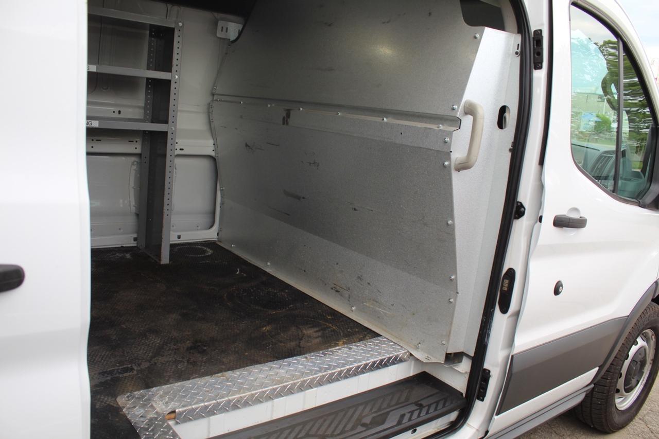 2018 Ford Transit T 150 Low Roof 130" Back cam divider Photo