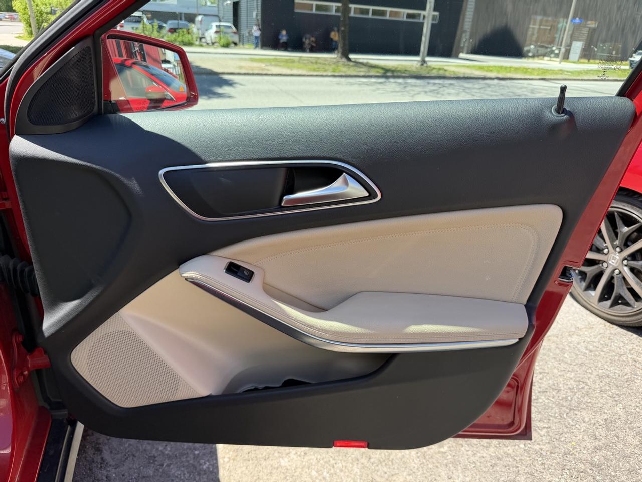 2017 Mercedes-Benz GLA-Class GLA250 4-MATIC Photo