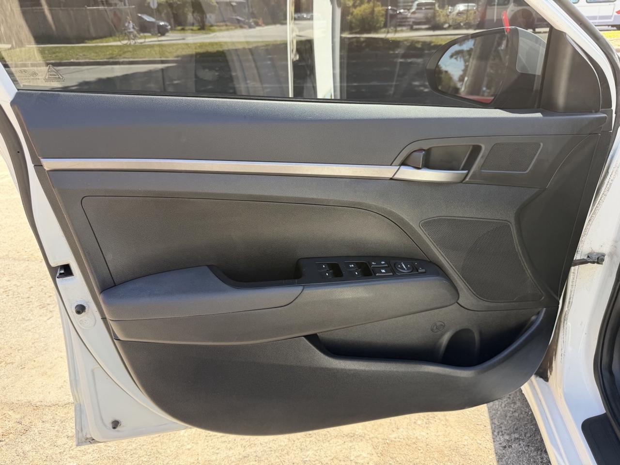 2017 Hyundai Elantra SE Photo
