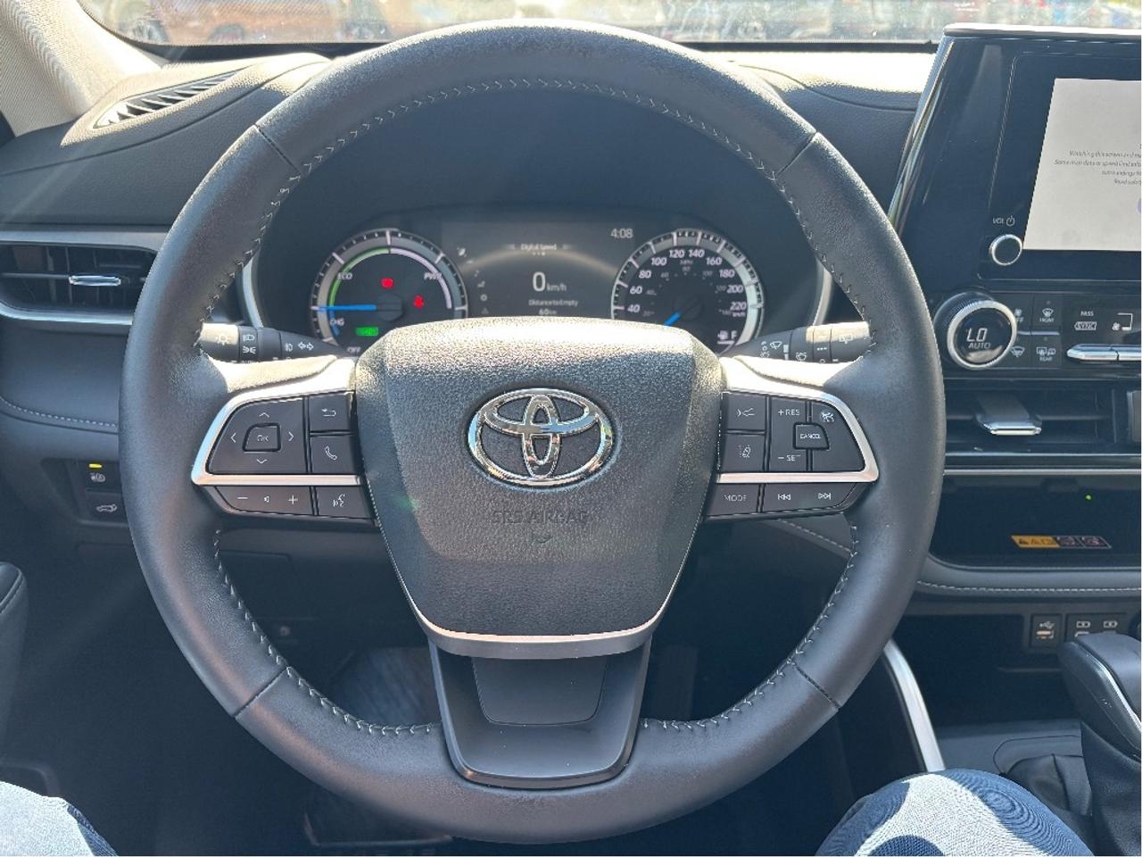 2025 Toyota Highlander Hybrid XLE AWD 8 PASS SOFTEX LEATHER ROOF CLEAN C Photo