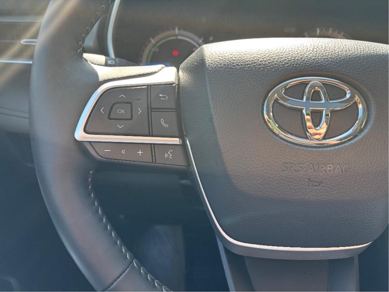 2025 Toyota Highlander Hybrid XLE AWD 8 PASS SOFTEX LEATHER ROOF CLEAN C Photo