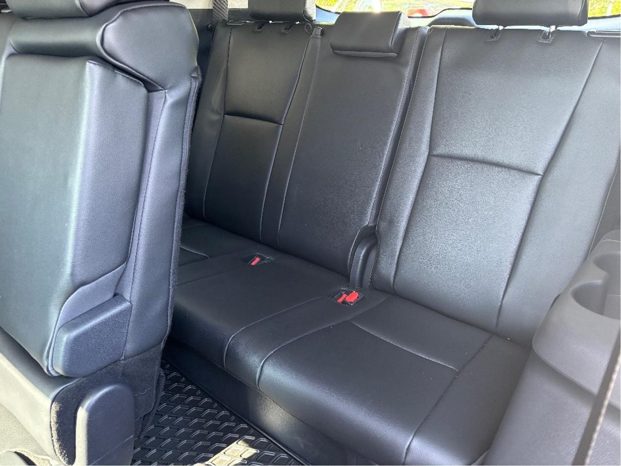 2025 Toyota Highlander Hybrid XLE AWD 8 PASS SOFTEX LEATHER ROOF CLEAN C Photo