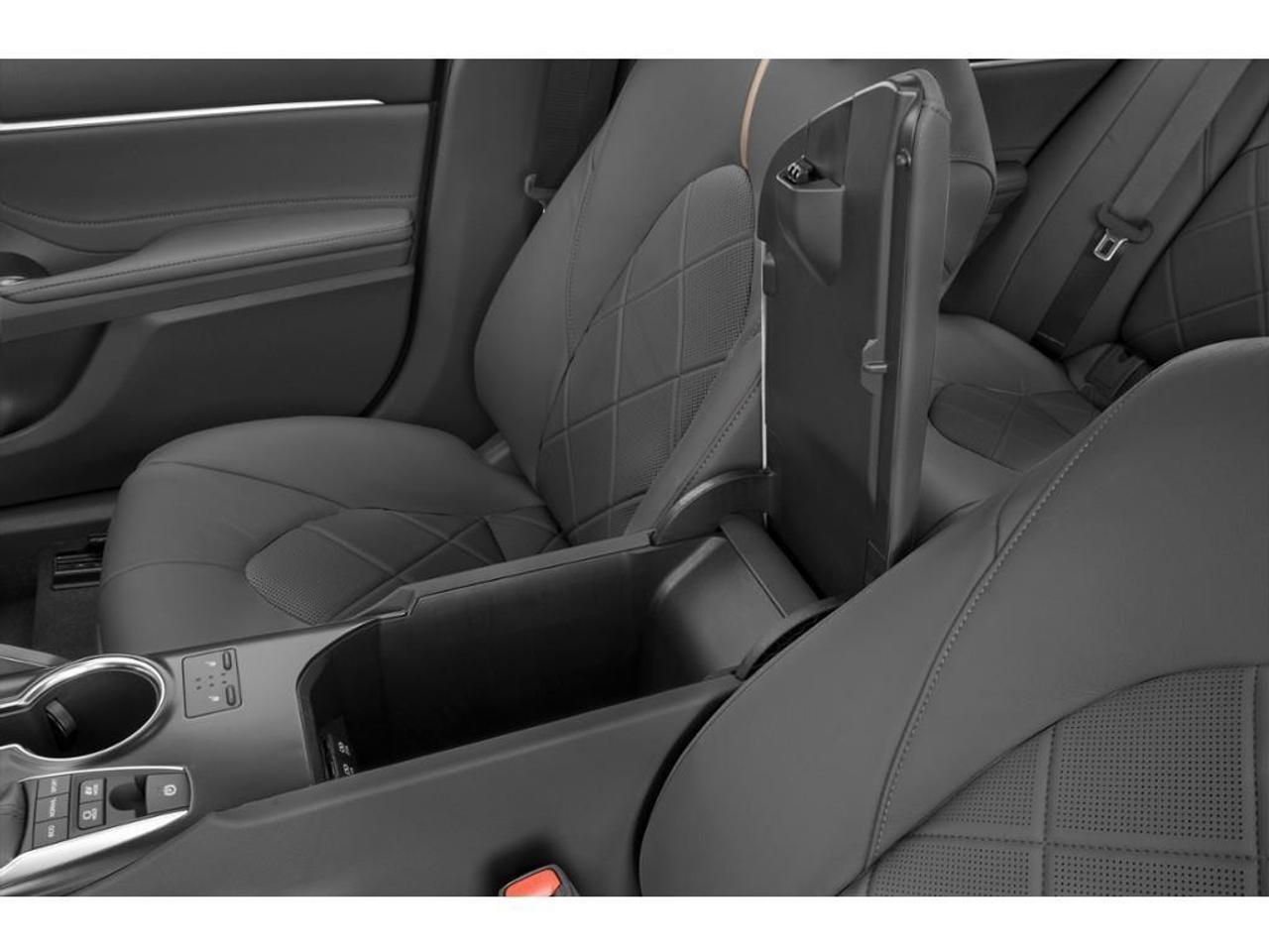 2019 Toyota Camry Hybrid SE 4dr Sedan Photo