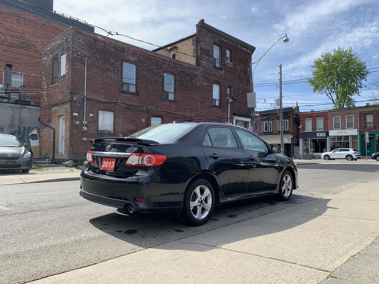 2013 Toyota Corolla 4dr Sdn Auto S Photo4