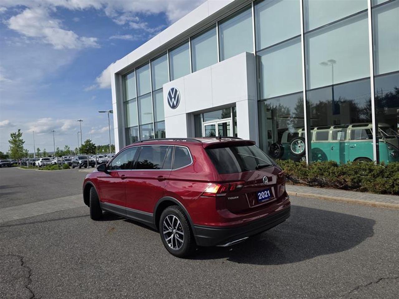 2021 Volkswagen Tiguan Comfortline 2.0T 8sp at w/Tip 4M W/Second set of t Photo3