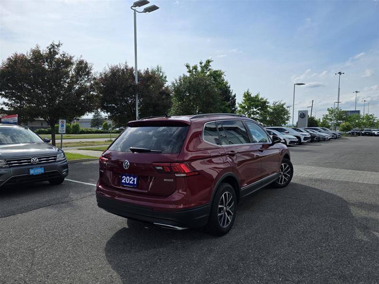 2021 Volkswagen Tiguan Comfortline 2.0T 8sp at w/Tip 4M W/Second set of t Photo