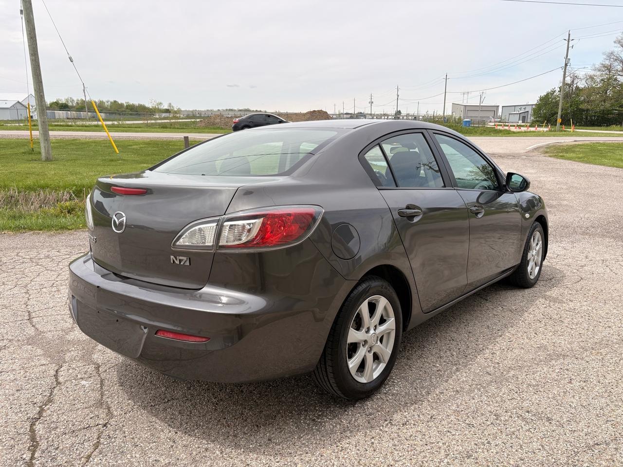 2010 Mazda MAZDA3 4dr Sdn Auto GX Photo3