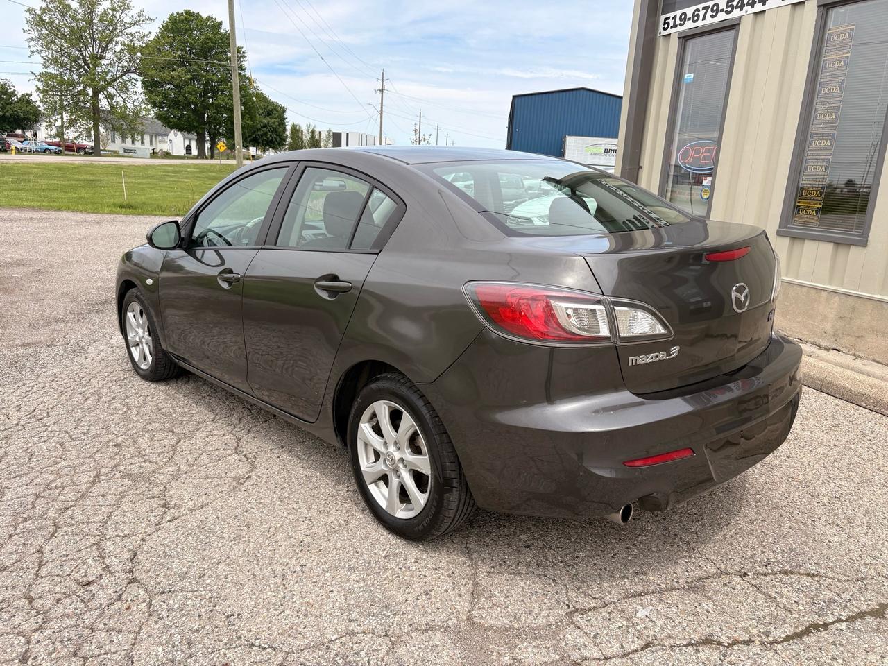 2010 Mazda MAZDA3 4dr Sdn Auto GX Photo