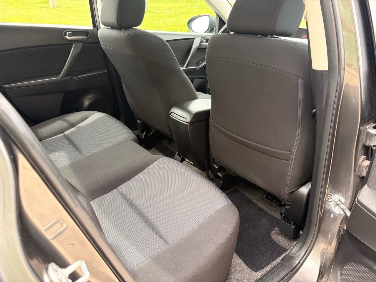 2010 Mazda MAZDA3 4dr Sdn Auto GX Photo