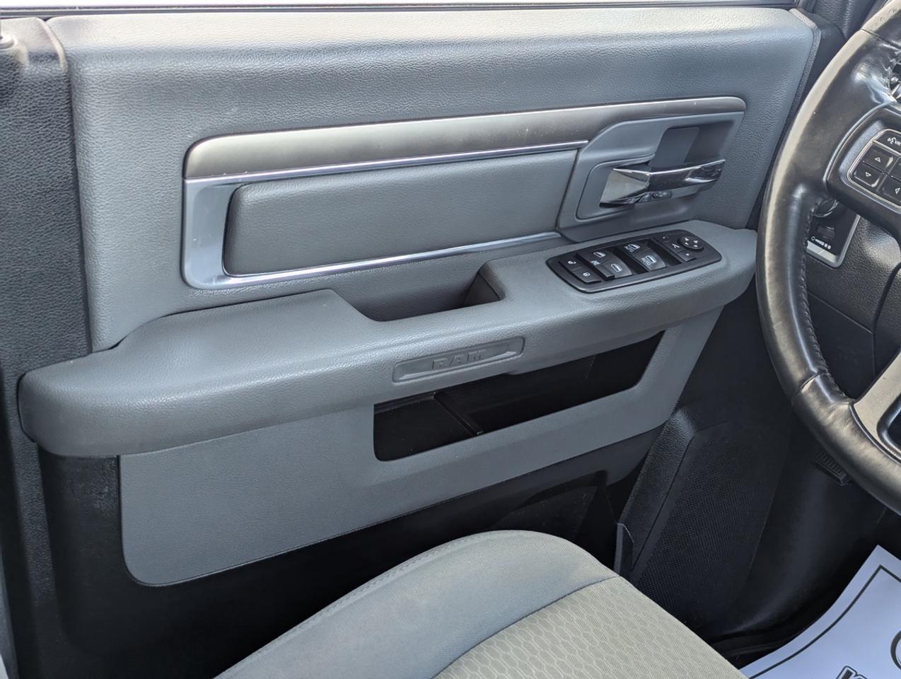 2017 RAM 1500 BigHorn/Crew Cab/4X4AUTO/Hemi/5.7ft bedlength Photo