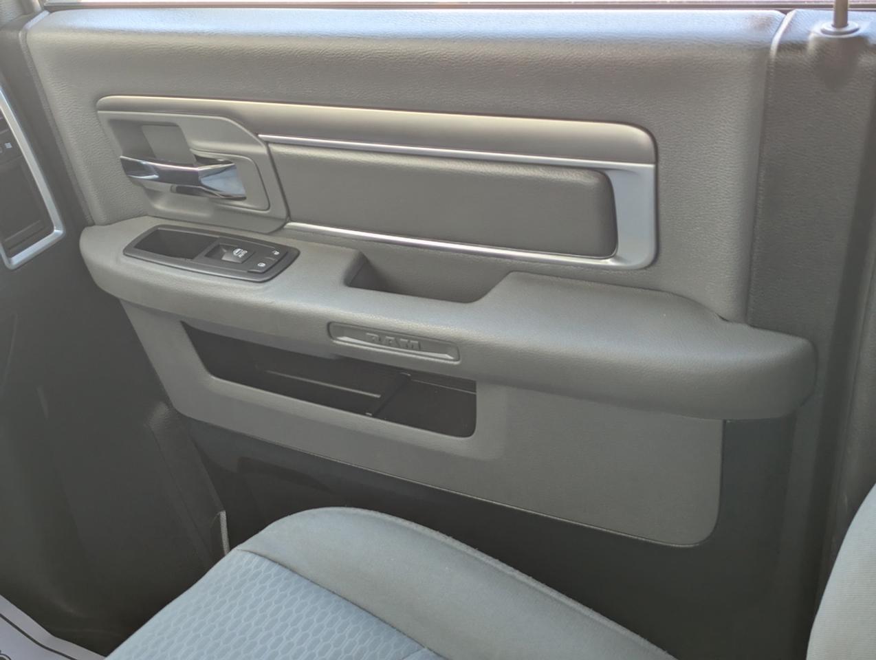 2017 RAM 1500 BigHorn/Crew Cab/4X4AUTO/Hemi/5.7ft bedlength Photo