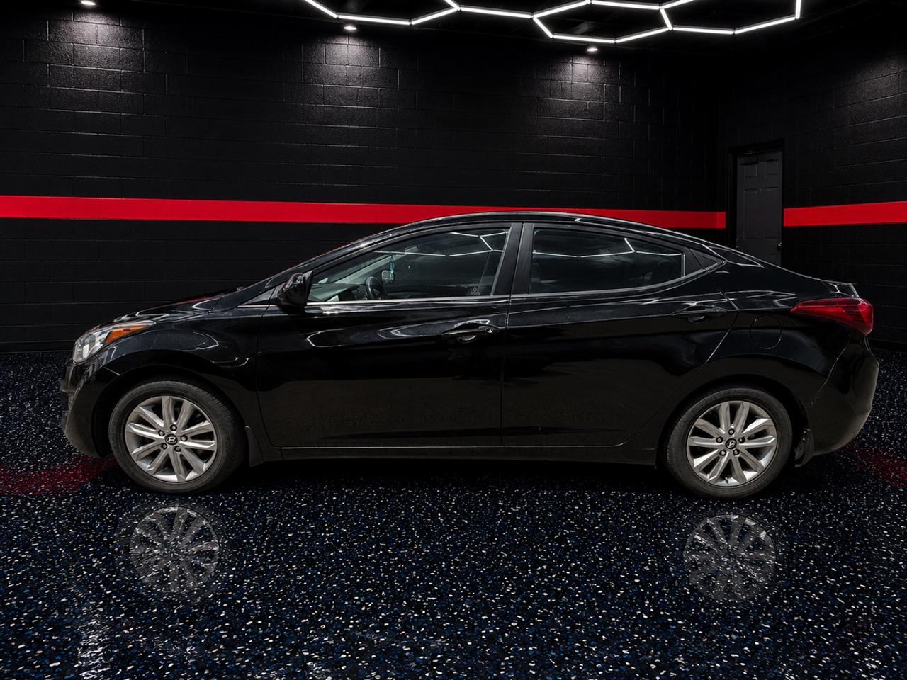 2016 Hyundai Elantra Limited Photo3