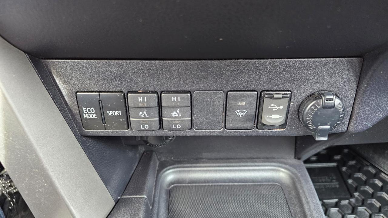 2018 Toyota RAV4 XLE Photo