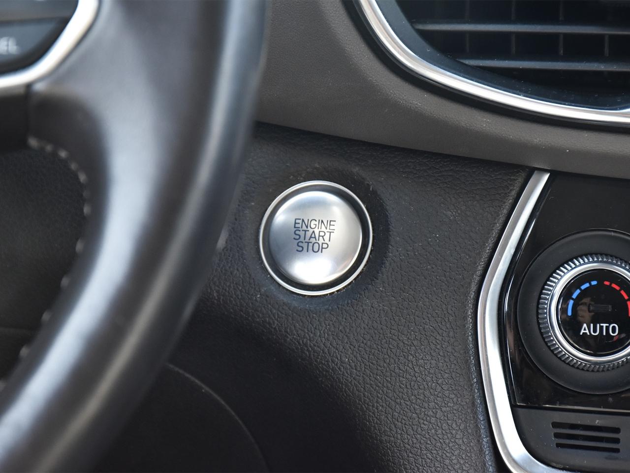 2020 Hyundai Santa Fe 2.4L Preferred AWD w/Sunroof Photo