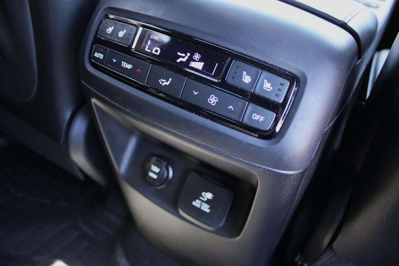 2024 Hyundai PALISADE Ultimate Calligraphy 1-Owner, 7-Passenger AWD Photo