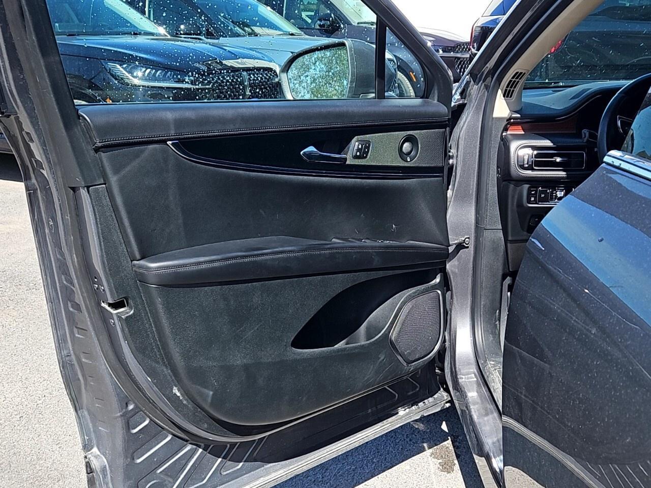 2023 Lincoln Nautilus Reserve AWD Photo