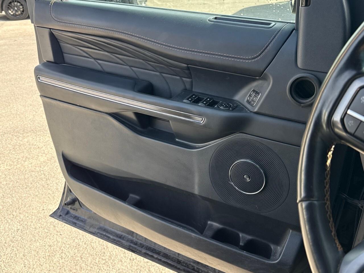 2022 Ford Expedition Platinum Max 4X4 Photo