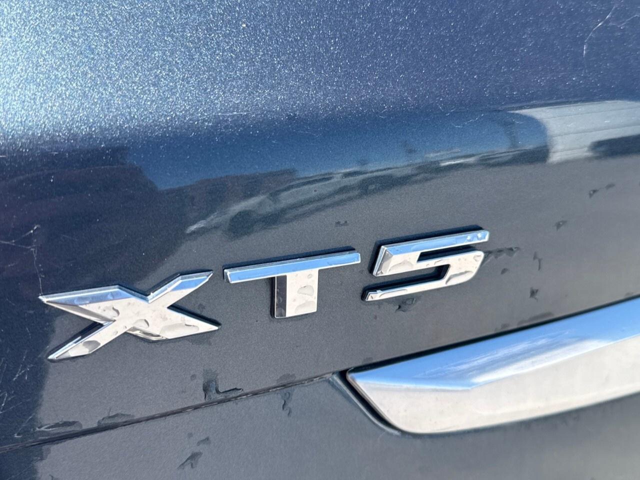 2021 Cadillac XT5 LUXURY   AWD   1 OWNER    NO ACCIDENTS Photo