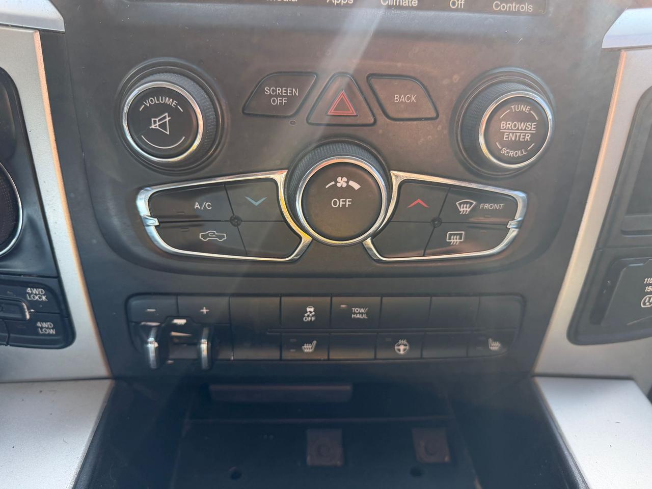 2016 RAM 1500 SLT Photo