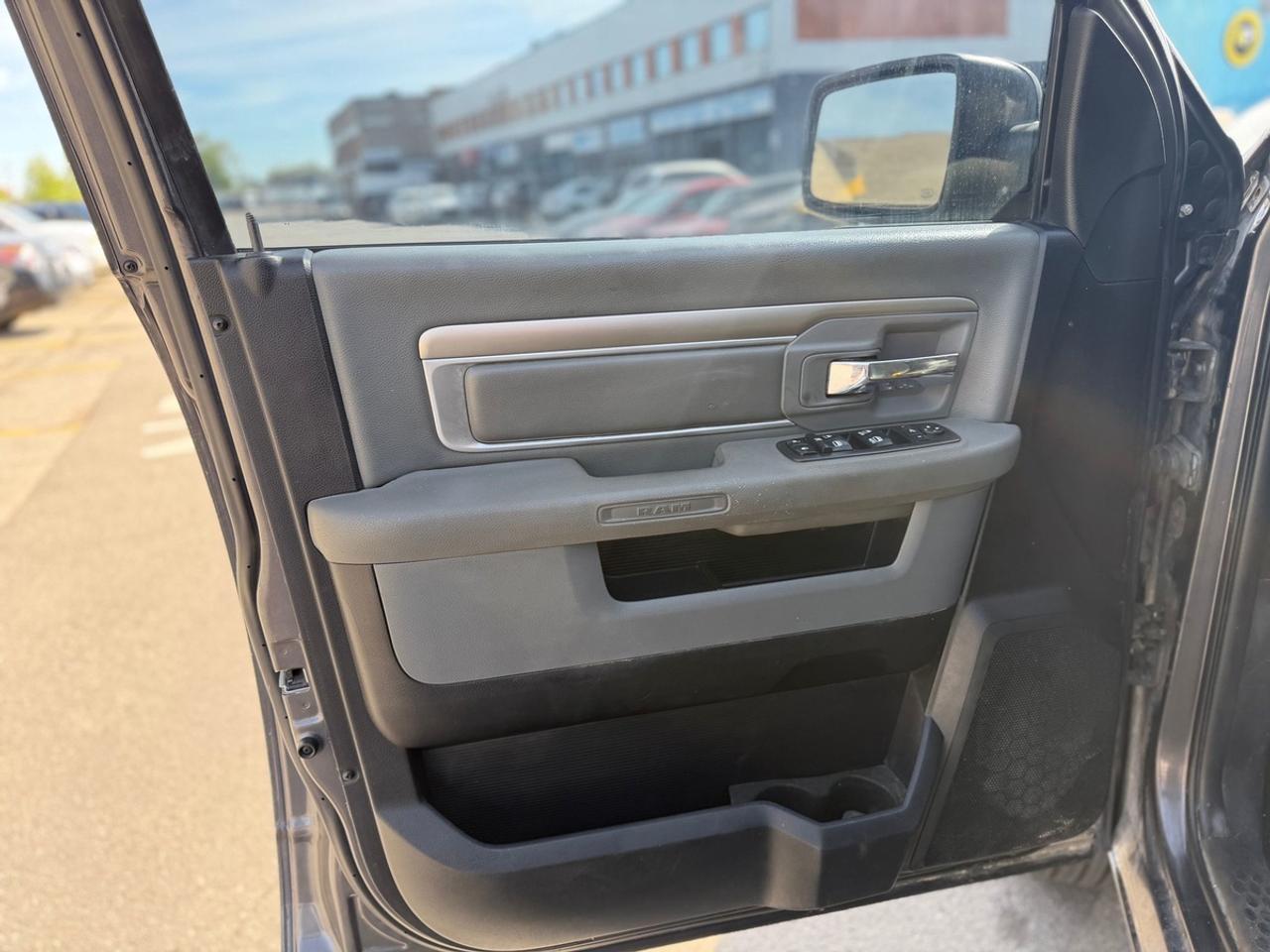 2016 RAM 1500 SLT Photo