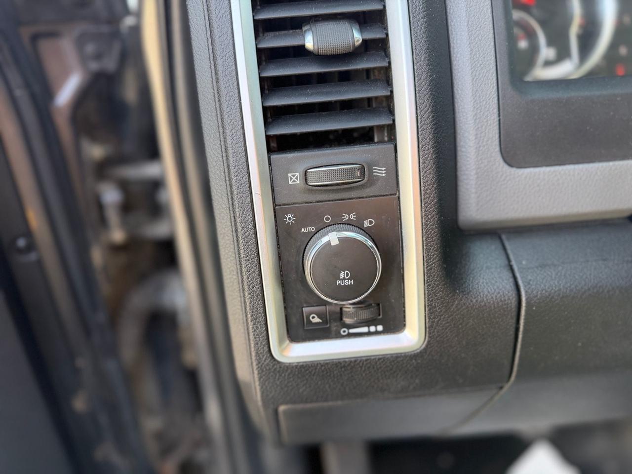 2016 RAM 1500 SLT Photo