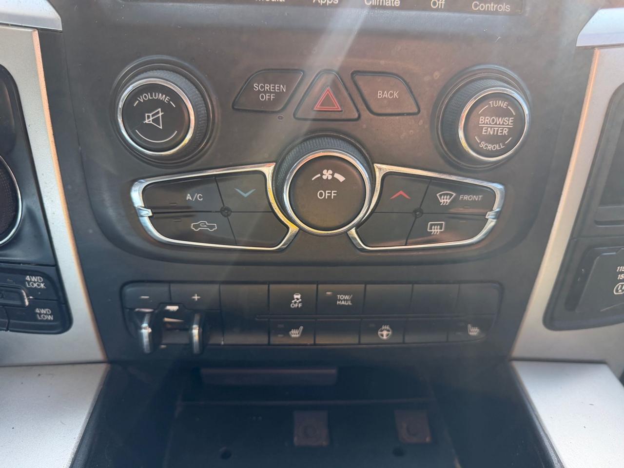 2016 RAM 1500 SLT Photo