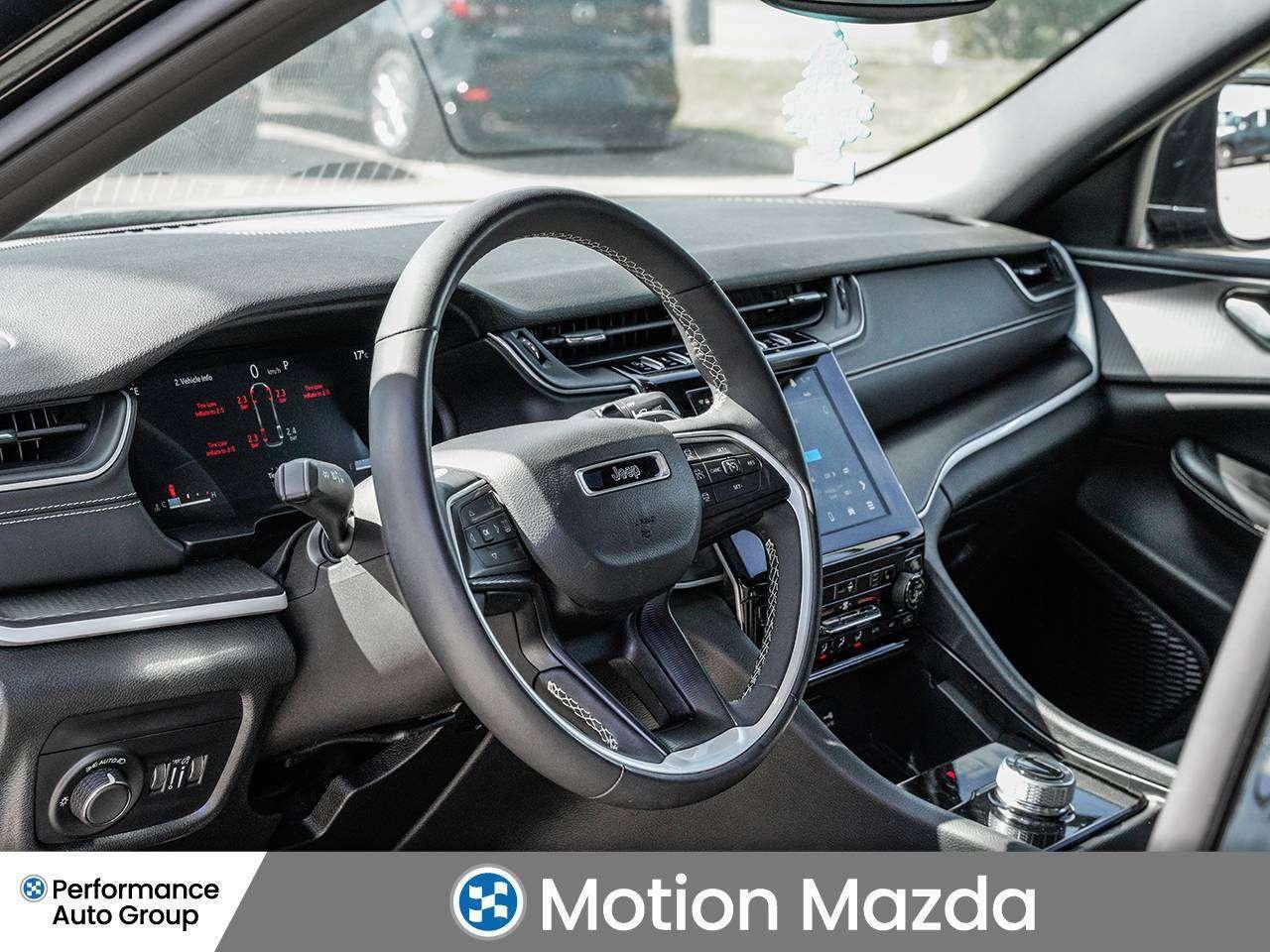 2023 Jeep Grand Cherokee L Altitude   4X4   Carplay   2 Set of wheels Photo