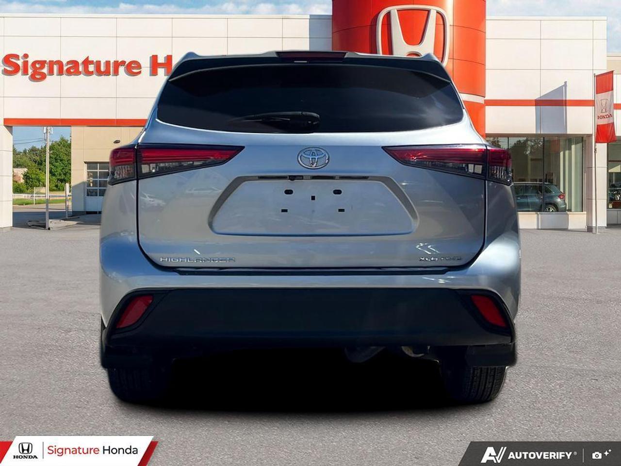 2021 Toyota Highlander XLE Photo4