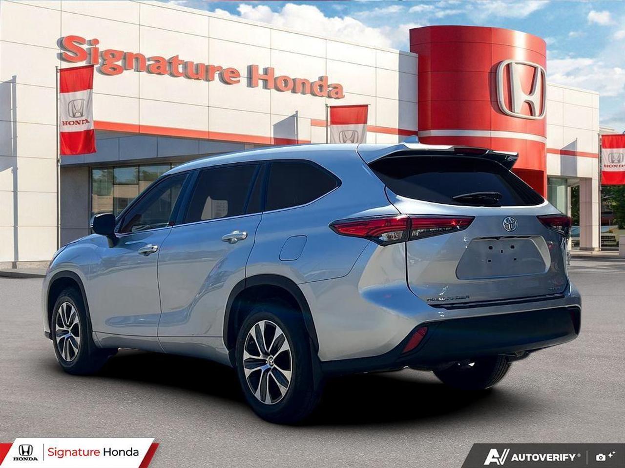 2021 Toyota Highlander XLE Photo3